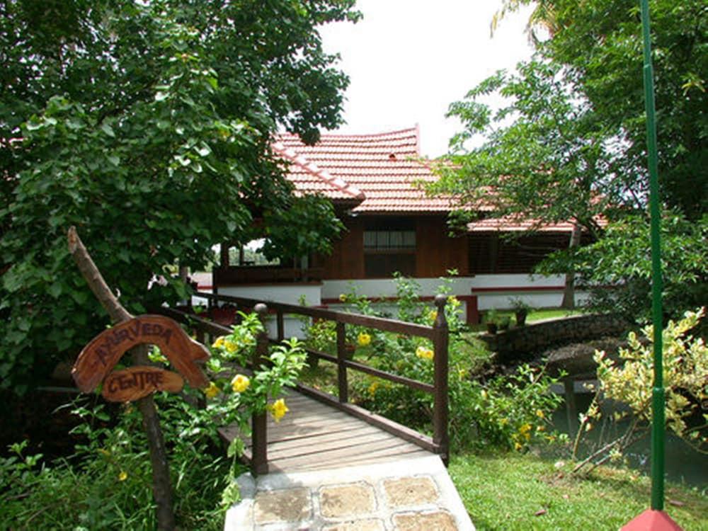Coconut Lagoon Kumarakom - A Cgh Earth Experience Buitenkant foto