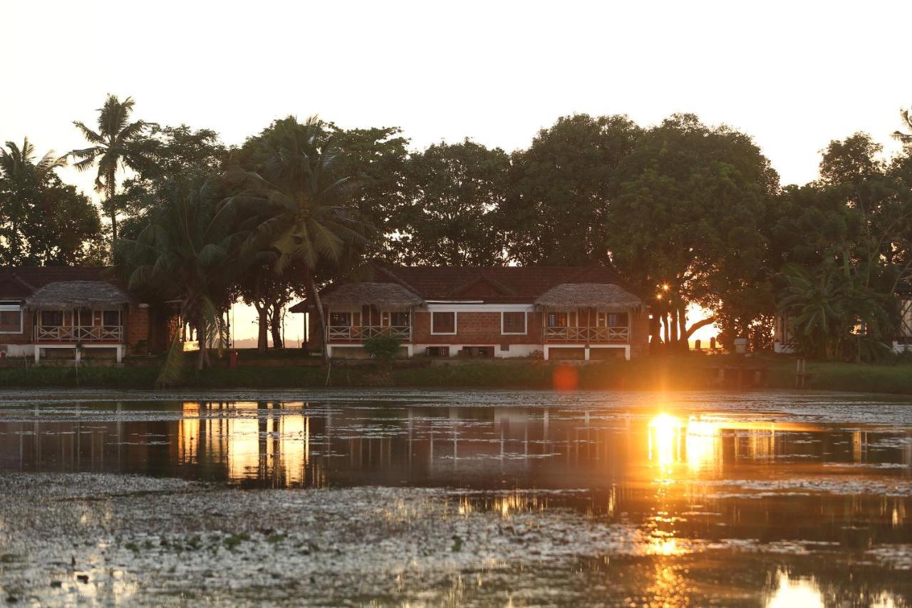 Coconut Lagoon Kumarakom - A Cgh Earth Experience Buitenkant foto